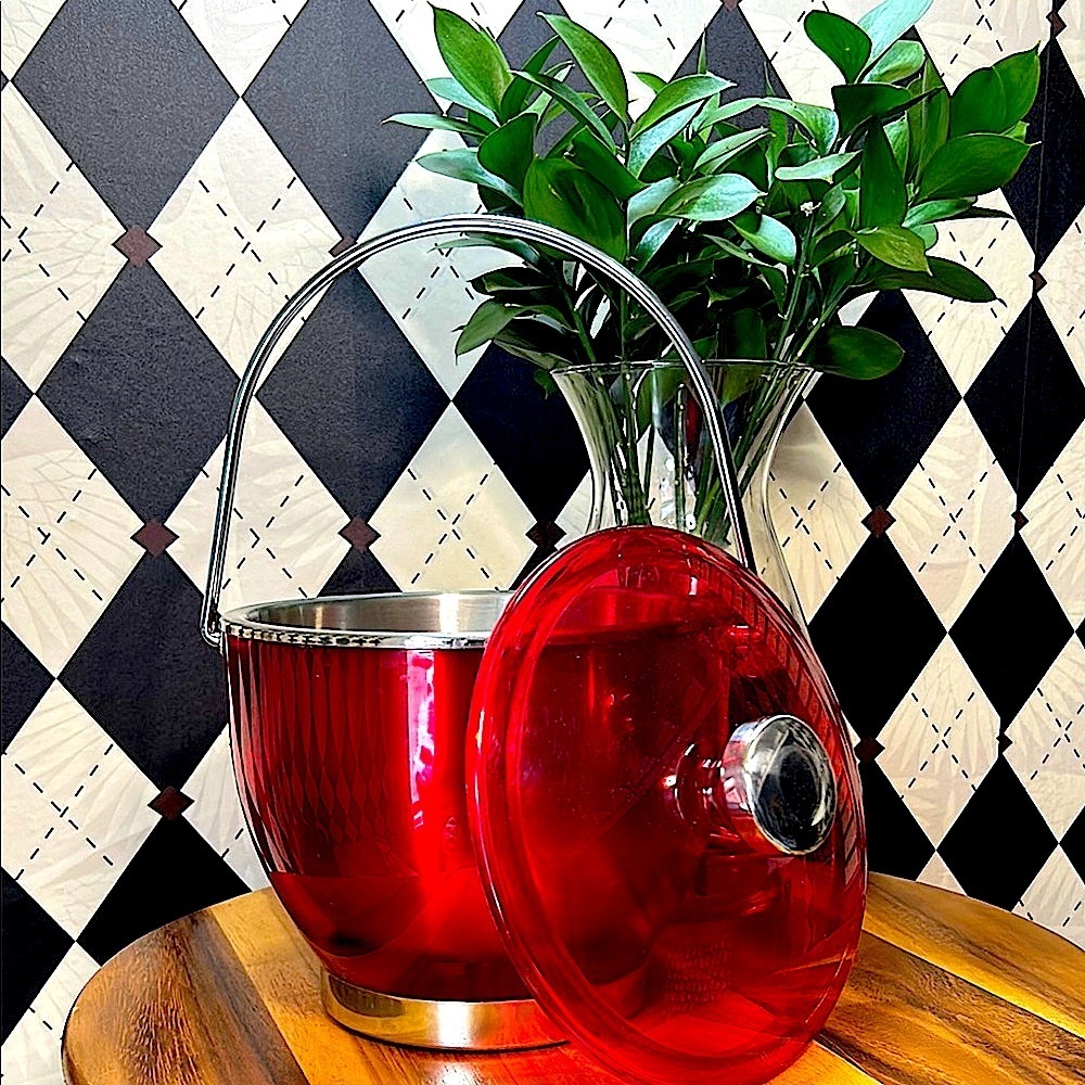 Mid-Century Red Acrylic & Stainless Steel Ice Bucket – Bold Retro Barware - Picture 10 of 14